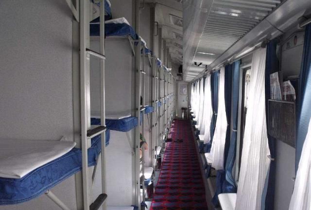 中国首列全卧铺火车:727公里全程不停靠站,太受欢迎经常一票难求