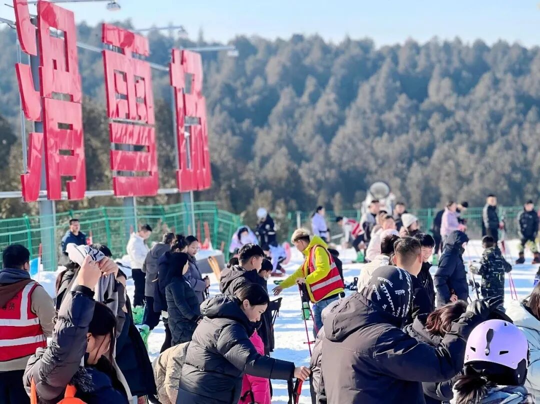1.1-1.3 园博园滑雪人气满满 (4).jpg