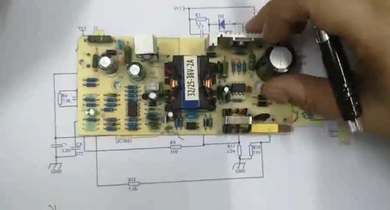 结合原理图来分析3842的调压调流原理